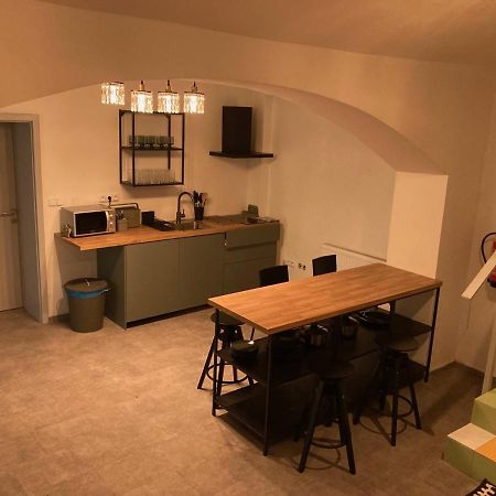 Capsule Hostel Erbenova Prag Dış mekan fotoğraf