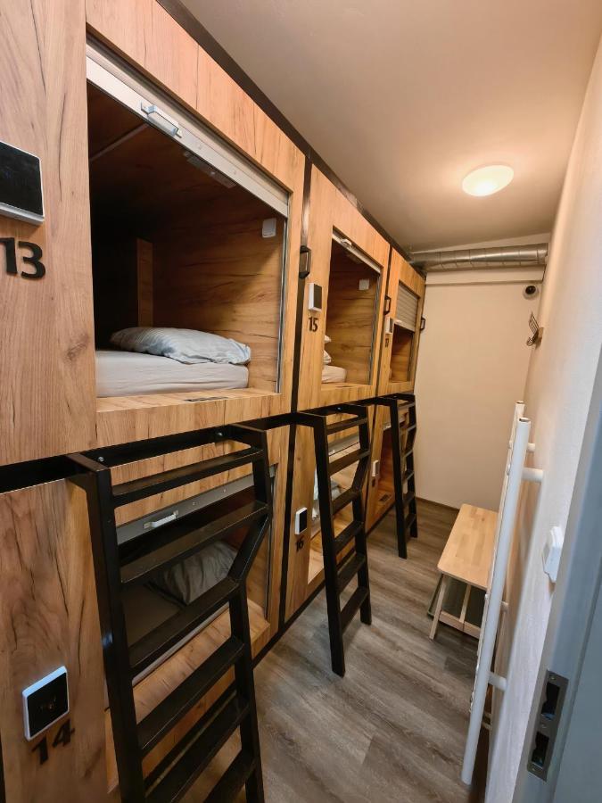 Capsule Hostel Erbenova Prag Dış mekan fotoğraf