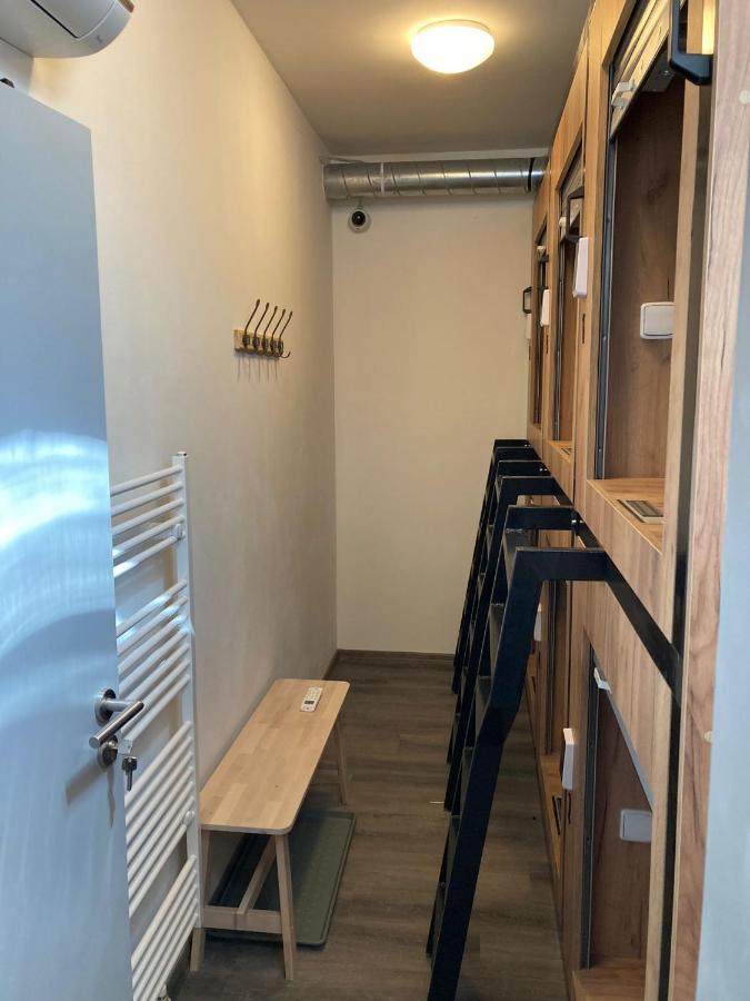 Capsule Hostel Erbenova Prag Dış mekan fotoğraf