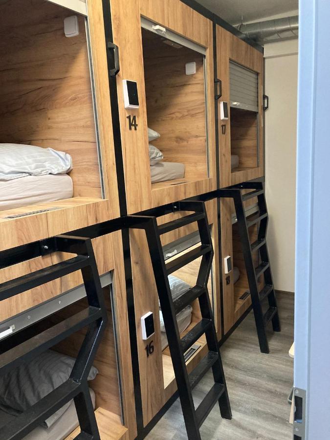 Capsule Hostel Erbenova Prag Dış mekan fotoğraf